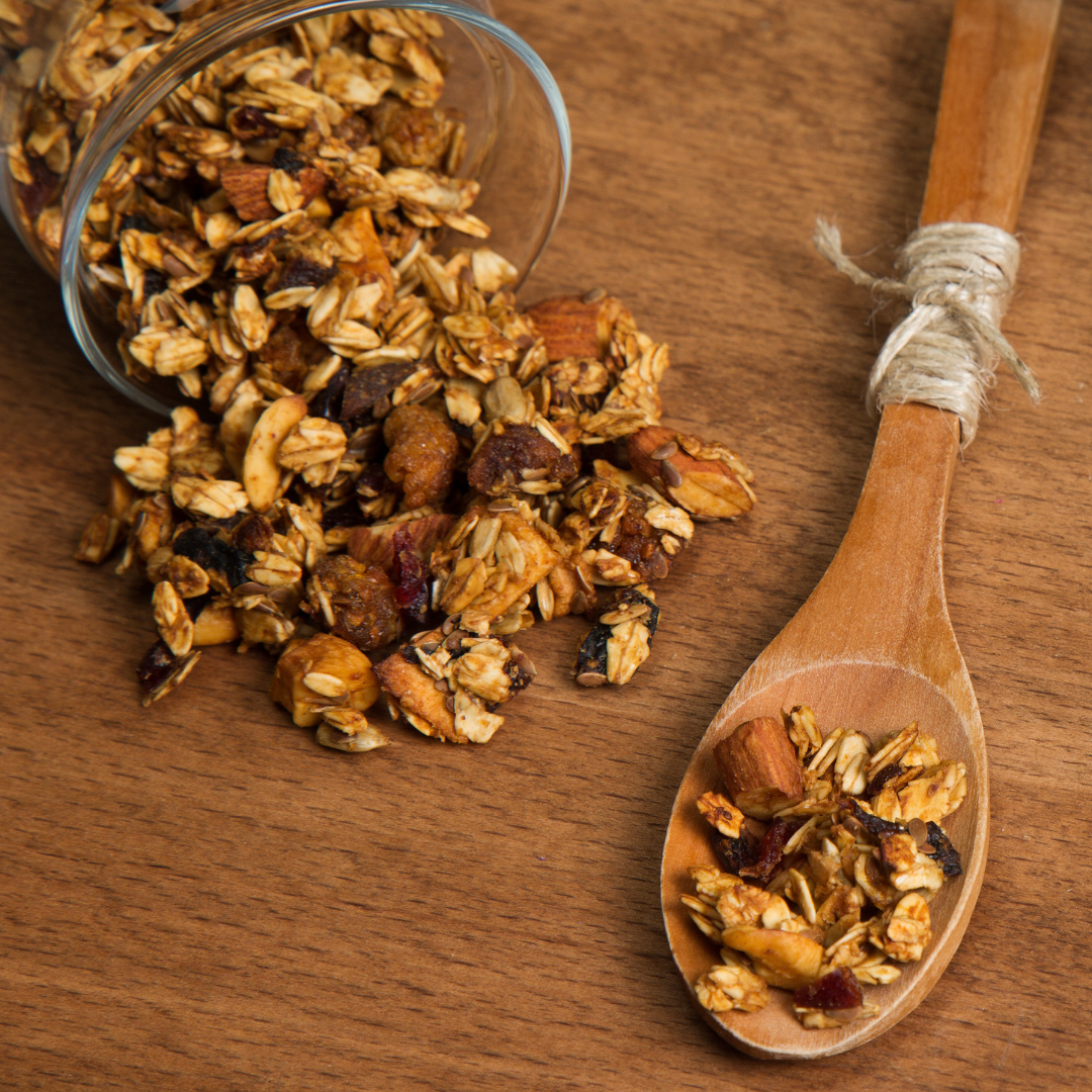 Granola à l'avoine, aux noisettes et aux graines – Brin de Sens